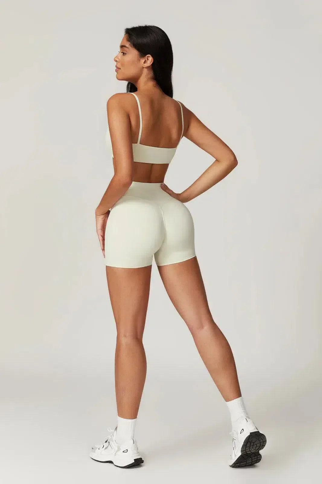 Idalia – V-waist design – Sports bra & shorts set-15133712089461-Nancy & Mae Savannah