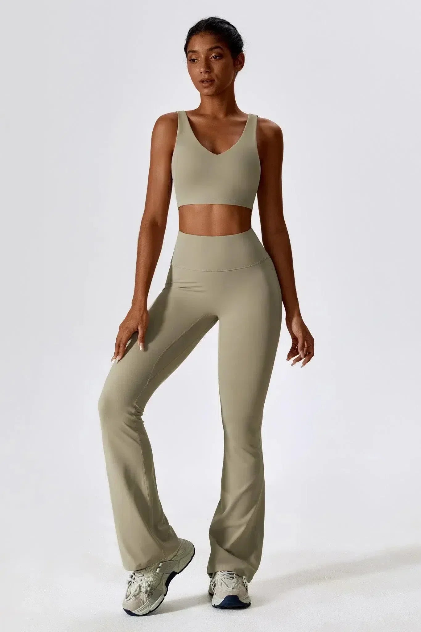 Mariuccia – Scoop neckline – Sports bra & flared leggings set-15133676372341-ELLVN GYMWEAR