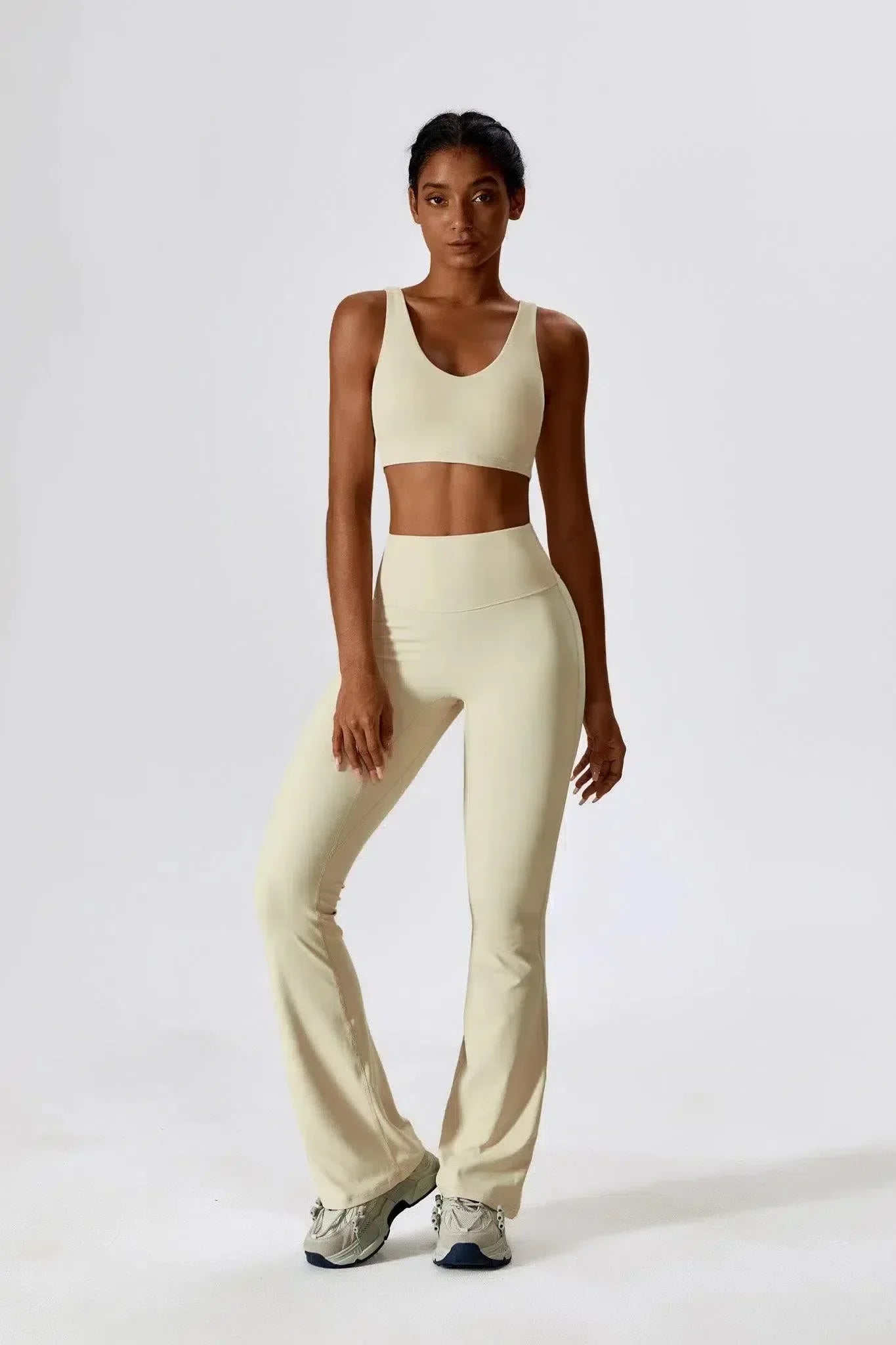 Mariuccia – Scoop neckline – Sports bra & flared leggings set-15133676372341-ELLVN GYMWEAR