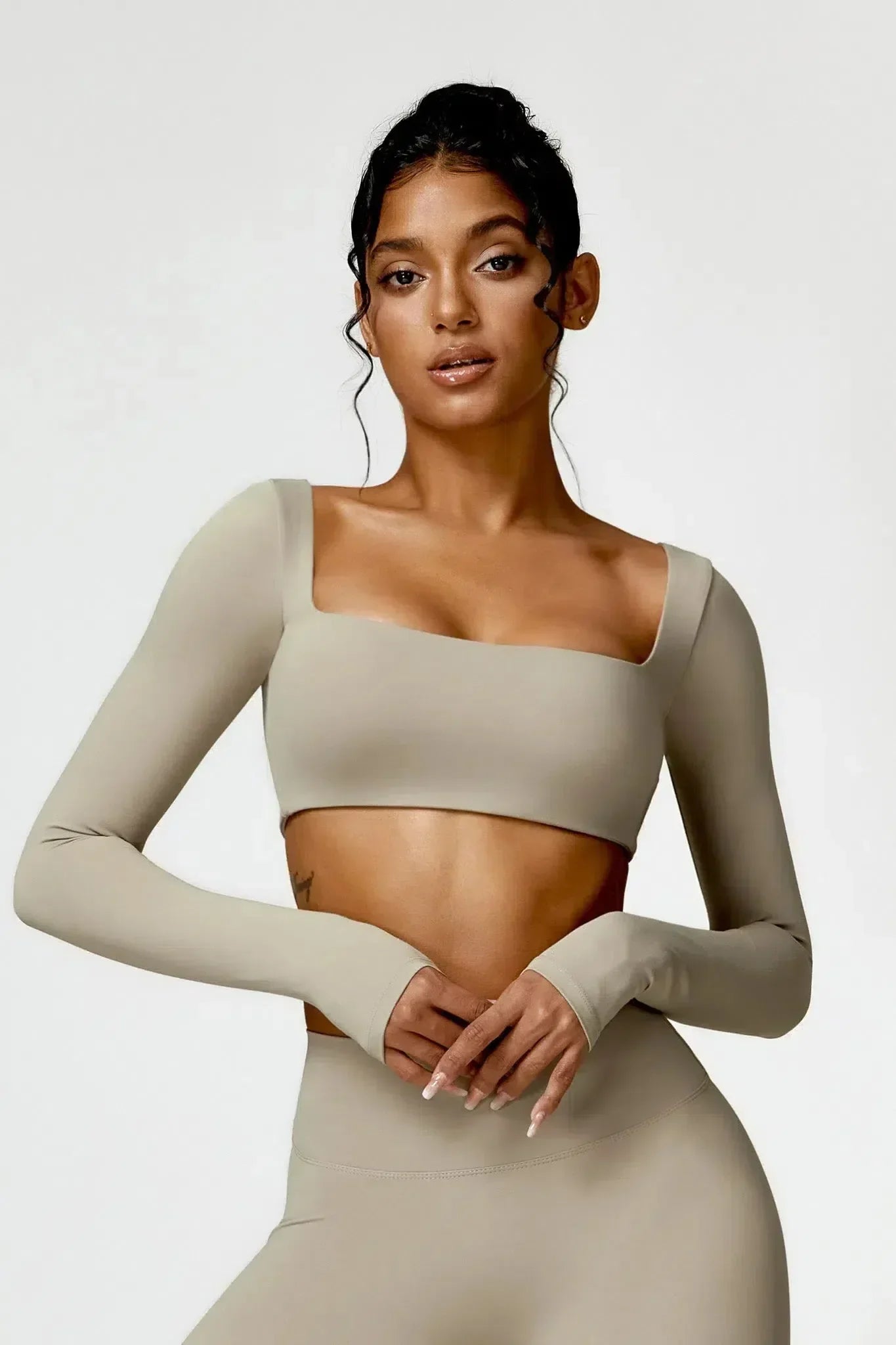 Niamh – U-neckline – Long-sleeve fitness crop top-15134027088245-Nancy & Mae Savannah