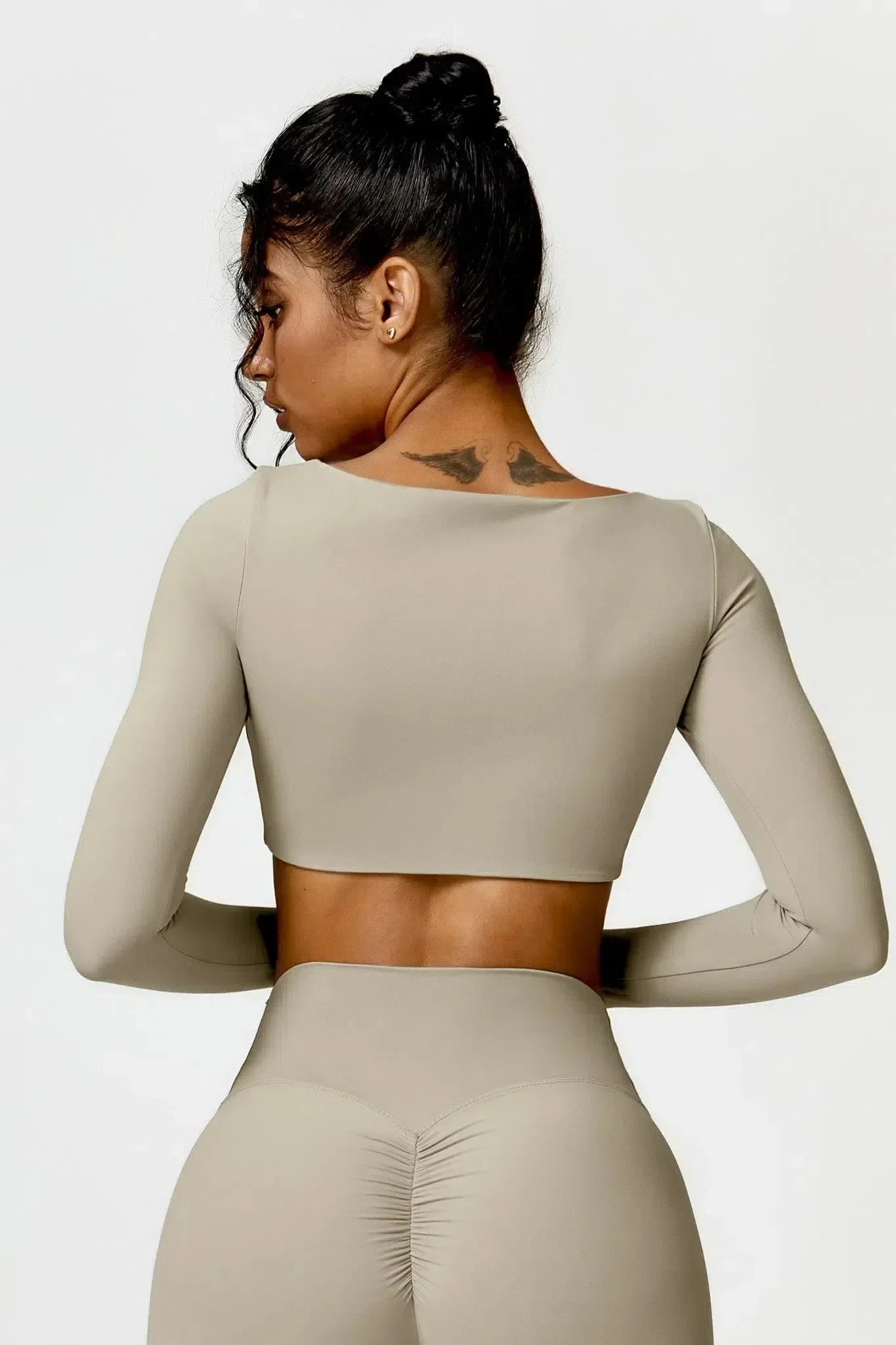 Niamh – U-neckline – Long-sleeve fitness crop top-15134027088245-Nancy & Mae Savannah